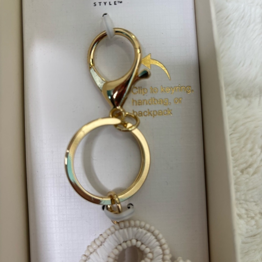 Chic White Swan Pearl Keychain Purse Charm with Gold Accents New - Picture 14 of 15